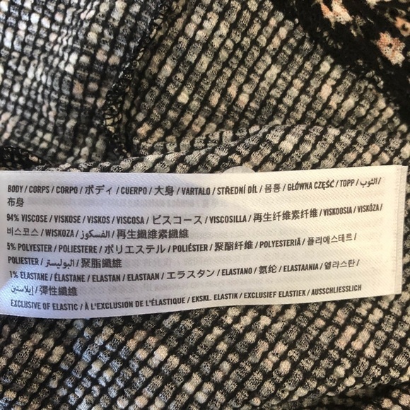 🎄 Hollister cinch front textured top black floral L - Picture 4 of 5